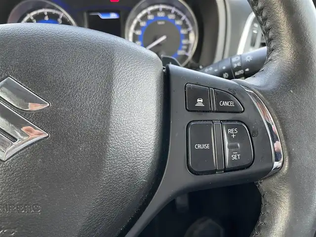 スズキ バレーノ XTセットオプション装着車 鳥取県 2016(平28)年 3.5万km プレミアムシルバーメタリックⅢ ワンオーナー/純正ナビ／フルセグ／ＤＶＤ／ＣＤ／ＢＴ/バックカメラ・ＥＴＣ/ドライブレコーダー/レーダーブレーキサポート/レーダークルーズコントロール/黒レザーシート/前席シートヒーター/キセノンライト/パドルシフト/オートライト/純正１６インチアルミ/社外アルミスタットレスセット積込/（タイヤ残溝　７分山）/フロアマット/保証書・取扱説明書