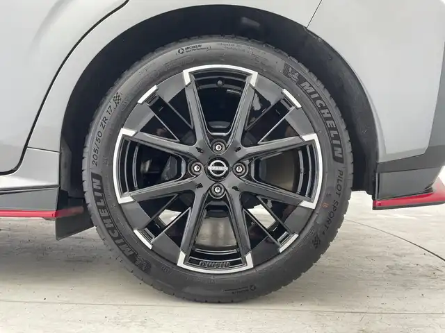 日産 オーラ ニスモ 愛知県 2024(令6)年 1.9万km ダークメタルグレー/スーパーブラック2トーン オーディオレス/デジタルインナーミラー/前後コーナーセンサー/ステアリングスイッチ/USB充電/衝突被害軽減システム/レーンキープアシスト/横滑り防止装置/盗難防止装置/標識検知機能/オートライト/LEDヘッドライト/フロントフォグライト/純正17インチアルミホイール/レカロシート/電動パーキング/ブレーキホールド/シートヒーター/ステアリングヒーター