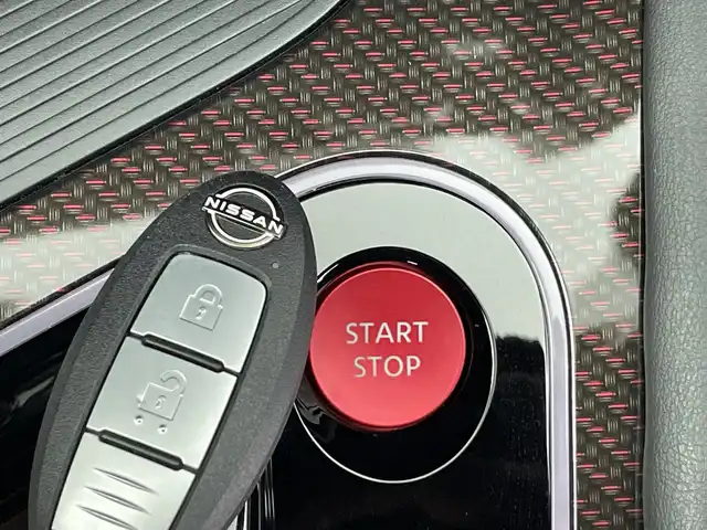 日産 オーラ ニスモ 愛知県 2024(令6)年 1.9万km ダークメタルグレー/スーパーブラック2トーン オーディオレス/デジタルインナーミラー/前後コーナーセンサー/ステアリングスイッチ/USB充電/衝突被害軽減システム/レーンキープアシスト/横滑り防止装置/盗難防止装置/標識検知機能/オートライト/LEDヘッドライト/フロントフォグライト/純正17インチアルミホイール/レカロシート/電動パーキング/ブレーキホールド/シートヒーター/ステアリングヒーター