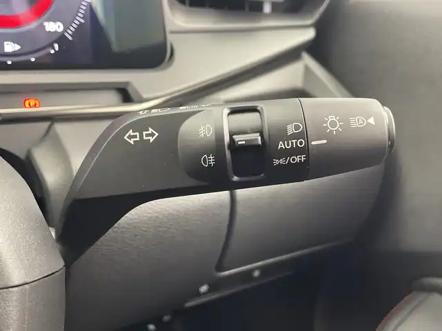 日産 オーラ ニスモ 愛知県 2024(令6)年 1.9万km ダークメタルグレー/スーパーブラック2トーン オーディオレス/デジタルインナーミラー/前後コーナーセンサー/ステアリングスイッチ/USB充電/衝突被害軽減システム/レーンキープアシスト/横滑り防止装置/盗難防止装置/標識検知機能/オートライト/LEDヘッドライト/フロントフォグライト/純正17インチアルミホイール/レカロシート/電動パーキング/ブレーキホールド/シートヒーター/ステアリングヒーター