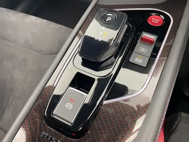 日産 オーラ ニスモ 愛知県 2024(令6)年 1.9万km ダークメタルグレー/スーパーブラック2トーン オーディオレス/デジタルインナーミラー/前後コーナーセンサー/ステアリングスイッチ/USB充電/衝突被害軽減システム/レーンキープアシスト/横滑り防止装置/盗難防止装置/標識検知機能/オートライト/LEDヘッドライト/フロントフォグライト/純正17インチアルミホイール/レカロシート/電動パーキング/ブレーキホールド/シートヒーター/ステアリングヒーター