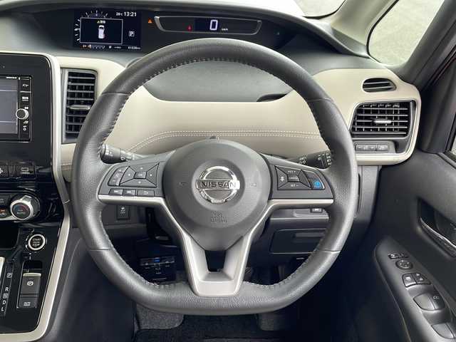日産 セレナ ハイウェイスター Vセレクション 愛知県 2017(平29)年 6.2万km マルーンレッド 2トーン プロパイロット/衝突軽減システム/純正SDナビ（SDなし）/両側パワースライドドア/クルーズコントロール/フルセグ/CD/DVD/Bluetooth/バックカメラ/イージーオープン機能/コーナーセンサー/純正アルミホイール/LEDヘッドライト/インテリジェントミラー/ドライブレコーダー/ETC/ステアリングスイッチ/スマートキー/プッシュスタート