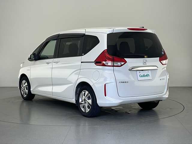 ホンダ フリード ハイブリット G ホンダセンシング 長野県 2021(令3)年 4.8万km プラチナホワイトパール 純正メモリナビ/Bluetooth/CD/DVD/フルセグTV/バックカメラ/ETC/コーナーセンサー/両側パワスラ/ステアリングスイッチ/先行車発進お知らせ/路外逸脱抑制/標識認識表示/横滑り防止装置/衝突被害軽減システム/レーンキープアシスト/LEDヘッドライト/スマートキー/ドアバイザー/純正フロアマット