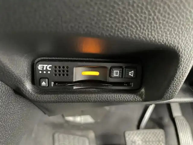 ホンダ フィット ハイブリット F 富山県 2018(平30)年 4.5万km ルナシルバーM 4WD/純正ナビ/（CD　DVD　FM　AM　Bluetooth）/フルセグテレビ/バックカメラ/横滑り防止システム/USB端子/HDMI端子/前方ドライブレコーダー/ステアリングスイッチ/スタッドレスタイヤ積込/純正フロアマット/純正ホイールキャップ/純正ドアバイザー/電動格納ミラー/スマートキー×2