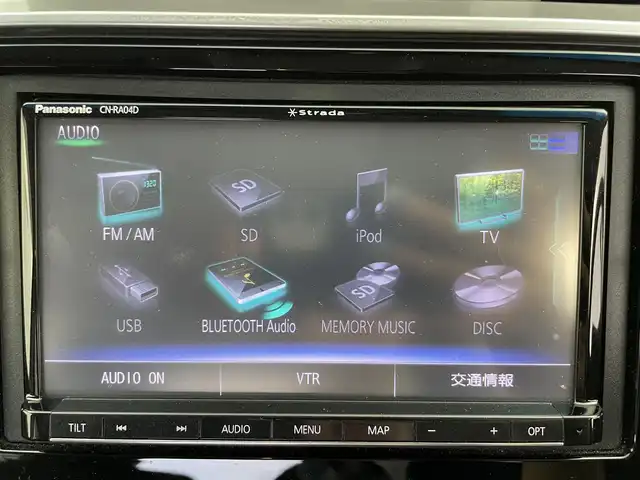 ホンダ フィット ハイブリット F 富山県 2018(平30)年 4.5万km ルナシルバーM 4WD/純正ナビ/（CD　DVD　FM　AM　Bluetooth）/フルセグテレビ/バックカメラ/横滑り防止システム/USB端子/HDMI端子/前方ドライブレコーダー/ステアリングスイッチ/スタッドレスタイヤ積込/純正フロアマット/純正ホイールキャップ/純正ドアバイザー/電動格納ミラー/スマートキー×2