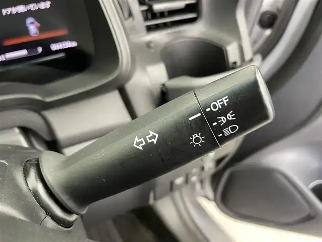 ホンダ フィット ハイブリット F 富山県 2018(平30)年 4.5万km ルナシルバーM 4WD/純正ナビ/（CD　DVD　FM　AM　Bluetooth）/フルセグテレビ/バックカメラ/横滑り防止システム/USB端子/HDMI端子/前方ドライブレコーダー/ステアリングスイッチ/スタッドレスタイヤ積込/純正フロアマット/純正ホイールキャップ/純正ドアバイザー/電動格納ミラー/スマートキー×2