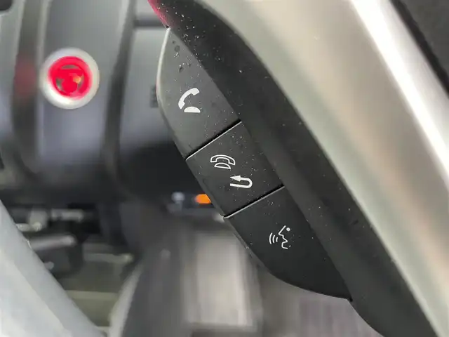 ホンダ フィット ハイブリット F 富山県 2018(平30)年 4.5万km ルナシルバーM 4WD/純正ナビ/（CD　DVD　FM　AM　Bluetooth）/フルセグテレビ/バックカメラ/横滑り防止システム/USB端子/HDMI端子/前方ドライブレコーダー/ステアリングスイッチ/スタッドレスタイヤ積込/純正フロアマット/純正ホイールキャップ/純正ドアバイザー/電動格納ミラー/スマートキー×2