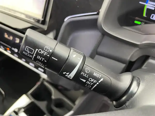 ホンダ フィット ハイブリット F 富山県 2018(平30)年 4.5万km ルナシルバーM 4WD/純正ナビ/（CD　DVD　FM　AM　Bluetooth）/フルセグテレビ/バックカメラ/横滑り防止システム/USB端子/HDMI端子/前方ドライブレコーダー/ステアリングスイッチ/スタッドレスタイヤ積込/純正フロアマット/純正ホイールキャップ/純正ドアバイザー/電動格納ミラー/スマートキー×2