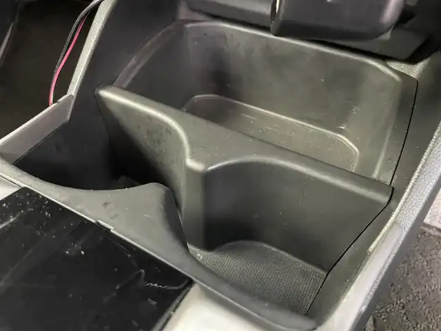 ホンダ フィット ハイブリット F 富山県 2018(平30)年 4.5万km ルナシルバーM 4WD/純正ナビ/（CD　DVD　FM　AM　Bluetooth）/フルセグテレビ/バックカメラ/横滑り防止システム/USB端子/HDMI端子/前方ドライブレコーダー/ステアリングスイッチ/スタッドレスタイヤ積込/純正フロアマット/純正ホイールキャップ/純正ドアバイザー/電動格納ミラー/スマートキー×2