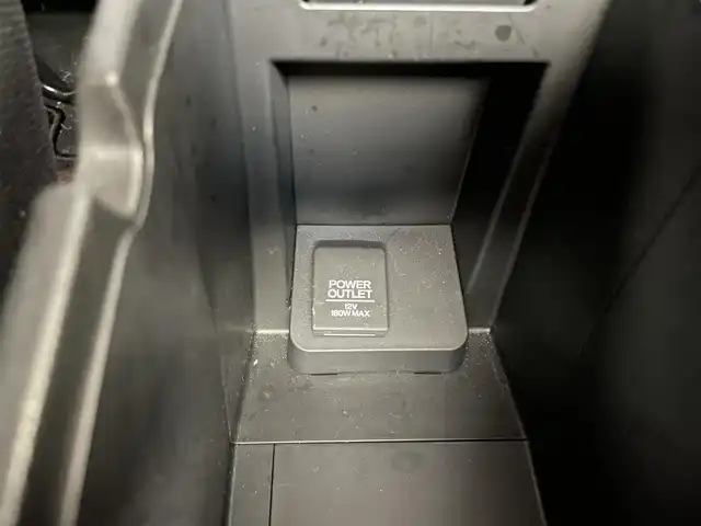 ホンダ フィット ハイブリット F 富山県 2018(平30)年 4.5万km ルナシルバーM 4WD/純正ナビ/（CD　DVD　FM　AM　Bluetooth）/フルセグテレビ/バックカメラ/横滑り防止システム/USB端子/HDMI端子/前方ドライブレコーダー/ステアリングスイッチ/スタッドレスタイヤ積込/純正フロアマット/純正ホイールキャップ/純正ドアバイザー/電動格納ミラー/スマートキー×2