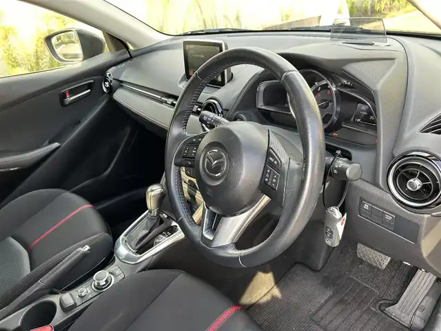 マツダ デミオ XD ツーリング 福島県 2015(平27)年 6.5万km ジェットブラックマイカ (株)IDOMが運営する【じしゃロン福島店】の自社ローン対象車両になります。こちらは現金ご利用時の価格です。自社ローンご希望の方は別途その旨お申付け下さい。/純正ナビ/バックカメラ/HUD/革巻きステアリング/クルーズコントロール/パドルシフト/フォグランプ/ドアバイザー/ステアリングリモコン/ドライブレコーダー/ウィンカーミラー/プッシュスタート/ETC