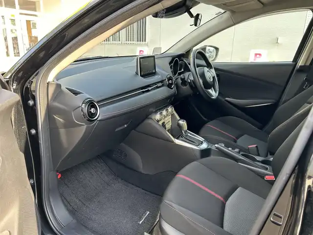 マツダ デミオ XD ツーリング 福島県 2015(平27)年 6.5万km ジェットブラックマイカ (株)IDOMが運営する【じしゃロン福島店】の自社ローン対象車両になります。こちらは現金ご利用時の価格です。自社ローンご希望の方は別途その旨お申付け下さい。/純正ナビ/バックカメラ/HUD/革巻きステアリング/クルーズコントロール/パドルシフト/フォグランプ/ドアバイザー/ステアリングリモコン/ドライブレコーダー/ウィンカーミラー/プッシュスタート/ETC