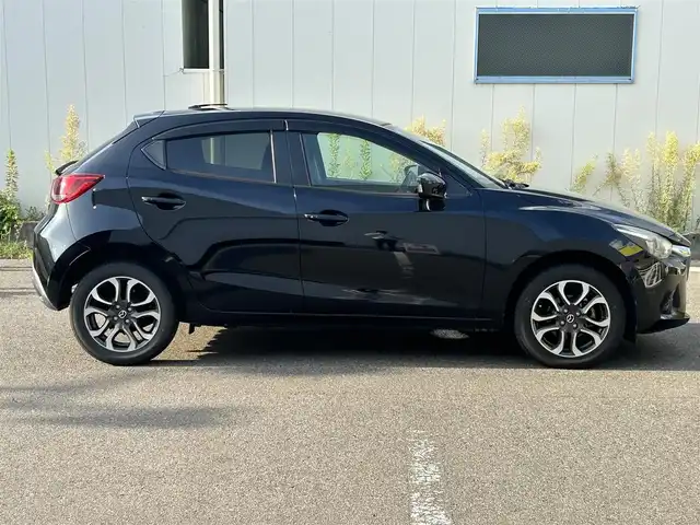 マツダ デミオ XD ツーリング 福島県 2015(平27)年 6.5万km ジェットブラックマイカ (株)IDOMが運営する【じしゃロン福島店】の自社ローン対象車両になります。こちらは現金ご利用時の価格です。自社ローンご希望の方は別途その旨お申付け下さい。/純正ナビ/バックカメラ/HUD/革巻きステアリング/クルーズコントロール/パドルシフト/フォグランプ/ドアバイザー/ステアリングリモコン/ドライブレコーダー/ウィンカーミラー/プッシュスタート/ETC