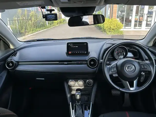 マツダ デミオ XD ツーリング 福島県 2015(平27)年 6.5万km ジェットブラックマイカ (株)IDOMが運営する【じしゃロン福島店】の自社ローン対象車両になります。こちらは現金ご利用時の価格です。自社ローンご希望の方は別途その旨お申付け下さい。/純正ナビ/バックカメラ/HUD/革巻きステアリング/クルーズコントロール/パドルシフト/フォグランプ/ドアバイザー/ステアリングリモコン/ドライブレコーダー/ウィンカーミラー/プッシュスタート/ETC