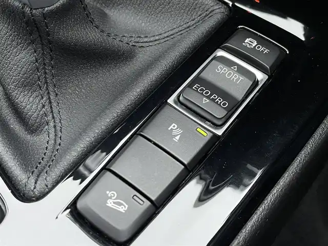 ＢＭＷ Ｘ１ xDrive 18d Mスポーツ 東京都 2022(令4)年 3.5万km アルピンホワイトⅢ インテリジェントセーフティ/スマートキー/プッシュスタート/パドルシフト/クルーズコントロール/純正ナビ/バックモニター/Bluetooth接続/USB/電動パワーシート/ハーフレザーシート/純正フロアマット/パワーバックドア/純正LEDヘッドライト/オートライト/コーナーセンサー/TCS/ワイヤレス充電
