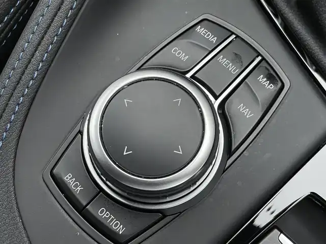 ＢＭＷ Ｘ１ xDrive 18d Mスポーツ 東京都 2022(令4)年 3.5万km アルピンホワイトⅢ インテリジェントセーフティ/スマートキー/プッシュスタート/パドルシフト/クルーズコントロール/純正ナビ/バックモニター/Bluetooth接続/USB/電動パワーシート/ハーフレザーシート/純正フロアマット/パワーバックドア/純正LEDヘッドライト/オートライト/コーナーセンサー/TCS/ワイヤレス充電
