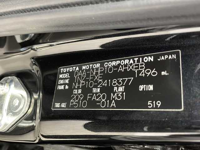 トヨタ アクア G 兵庫県 2015(平27)年 6.8万km ブラックマイカ ・純正ナビ&CD&DVD&BT&TV&SD/・クルーズコントロール/・ビルトインETC/・バックカメラ/・前方ドライブレコーダー/・スマートキー/・オートライト/・ヘッドライトレベライザー/・横滑り防止装置/・ステアリングリモコン/・プッシュスタート/・スペアキー/・純正フロアマット