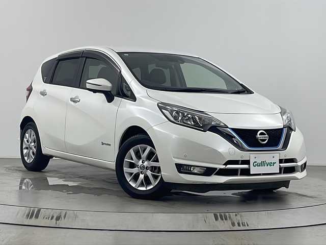 日産 ノート e－パワー メダリスト 埼玉県 2019(平31)年 7万km 白 全方位カメラ/前方ドライブレコーダー/ＥＴＣ/エマージェンシーブレーキ/レーンキープアシスト/アダプティブクルーズコントロール/ステアリングリモコン/プッシュスタート/ドライブモードセレクト/デジタルインナーミラー/フロントフォグランプ/ウィンカーミラー/純正ドアバイザー/社外フロアマット/純正１５インチアルミホイール/ハーフレザーシート/パワーウィンドウ
