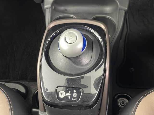 日産 ノート e－パワー メダリスト 埼玉県 2019(平31)年 7万km 白 全方位カメラ/前方ドライブレコーダー/ＥＴＣ/エマージェンシーブレーキ/レーンキープアシスト/アダプティブクルーズコントロール/ステアリングリモコン/プッシュスタート/ドライブモードセレクト/デジタルインナーミラー/フロントフォグランプ/ウィンカーミラー/純正ドアバイザー/社外フロアマット/純正１５インチアルミホイール/ハーフレザーシート/パワーウィンドウ