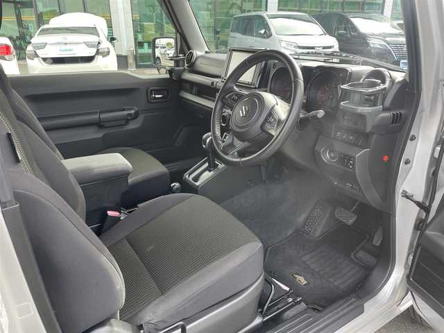 スズキ ジムニー XC 東京都 2020(令2)年 4.4万km シルキーシルバーメタリック 純正8インチナビ/（フルセグ/Bluetooth/CD/USB/ipod/AM/FM）/衝突軽減ブレーキ/レーンキープアシスト/クルーズコントロール/前席シートヒーター/バックカメラ/ビルトインETC/前後ドライブレコーダー/純正フロアマット/ヘッドライトウォッシャー/電格ミラー/フロントフォグランプ/ダウンヒルアシストコントロール/LEDヘッドライト/クルーズコントロール/新車保証書/ドアバイザー