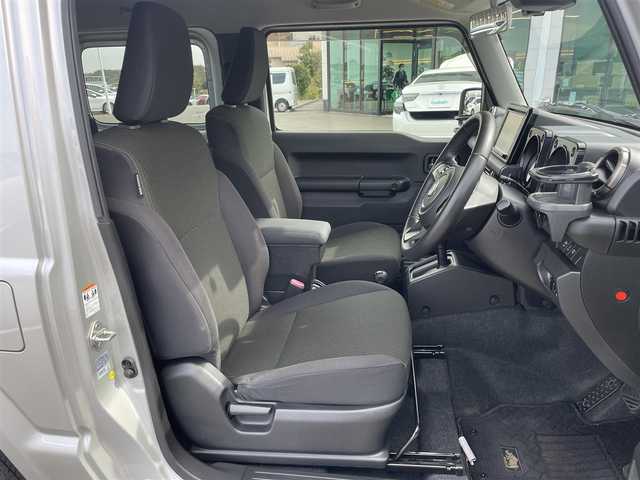 スズキ ジムニー XC 東京都 2020(令2)年 4.4万km シルキーシルバーメタリック 純正8インチナビ/（フルセグ/Bluetooth/CD/USB/ipod/AM/FM）/衝突軽減ブレーキ/レーンキープアシスト/クルーズコントロール/前席シートヒーター/バックカメラ/ビルトインETC/前後ドライブレコーダー/純正フロアマット/ヘッドライトウォッシャー/電格ミラー/フロントフォグランプ/ダウンヒルアシストコントロール/LEDヘッドライト/クルーズコントロール/新車保証書/ドアバイザー