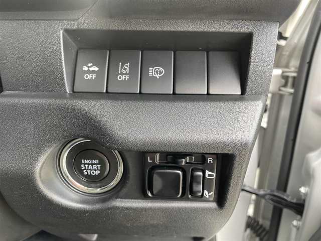 スズキ ジムニー XC 東京都 2020(令2)年 4.4万km シルキーシルバーメタリック 純正8インチナビ/（フルセグ/Bluetooth/CD/USB/ipod/AM/FM）/衝突軽減ブレーキ/レーンキープアシスト/クルーズコントロール/前席シートヒーター/バックカメラ/ビルトインETC/前後ドライブレコーダー/純正フロアマット/ヘッドライトウォッシャー/電格ミラー/フロントフォグランプ/ダウンヒルアシストコントロール/LEDヘッドライト/クルーズコントロール/新車保証書/ドアバイザー