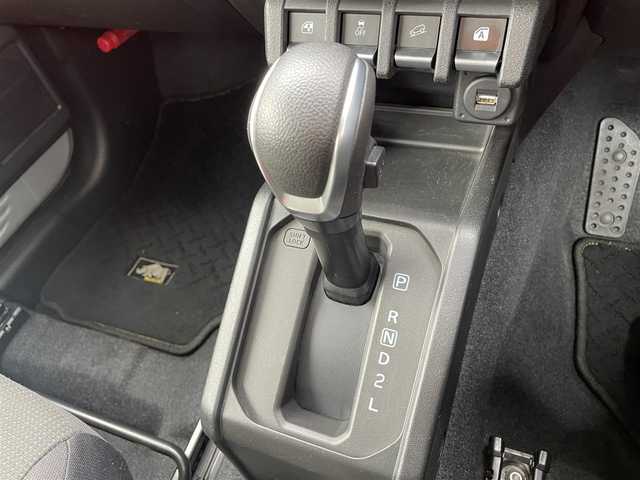 スズキ ジムニー XC 東京都 2020(令2)年 4.4万km シルキーシルバーメタリック 純正8インチナビ/（フルセグ/Bluetooth/CD/USB/ipod/AM/FM）/衝突軽減ブレーキ/レーンキープアシスト/クルーズコントロール/前席シートヒーター/バックカメラ/ビルトインETC/前後ドライブレコーダー/純正フロアマット/ヘッドライトウォッシャー/電格ミラー/フロントフォグランプ/ダウンヒルアシストコントロール/LEDヘッドライト/クルーズコントロール/新車保証書/ドアバイザー