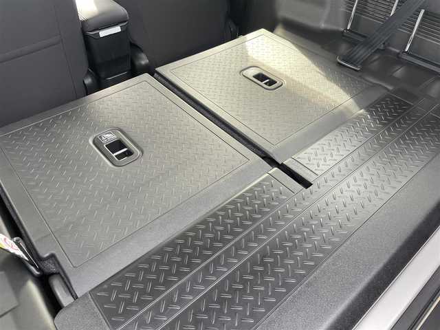 スズキ ジムニー XC 東京都 2020(令2)年 4.4万km シルキーシルバーメタリック 純正8インチナビ/（フルセグ/Bluetooth/CD/USB/ipod/AM/FM）/衝突軽減ブレーキ/レーンキープアシスト/クルーズコントロール/前席シートヒーター/バックカメラ/ビルトインETC/前後ドライブレコーダー/純正フロアマット/ヘッドライトウォッシャー/電格ミラー/フロントフォグランプ/ダウンヒルアシストコントロール/LEDヘッドライト/クルーズコントロール/新車保証書/ドアバイザー