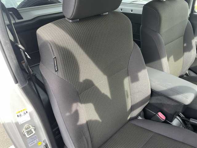 スズキ ジムニー XC 東京都 2020(令2)年 4.4万km シルキーシルバーメタリック 純正8インチナビ/（フルセグ/Bluetooth/CD/USB/ipod/AM/FM）/衝突軽減ブレーキ/レーンキープアシスト/クルーズコントロール/前席シートヒーター/バックカメラ/ビルトインETC/前後ドライブレコーダー/純正フロアマット/ヘッドライトウォッシャー/電格ミラー/フロントフォグランプ/ダウンヒルアシストコントロール/LEDヘッドライト/クルーズコントロール/新車保証書/ドアバイザー