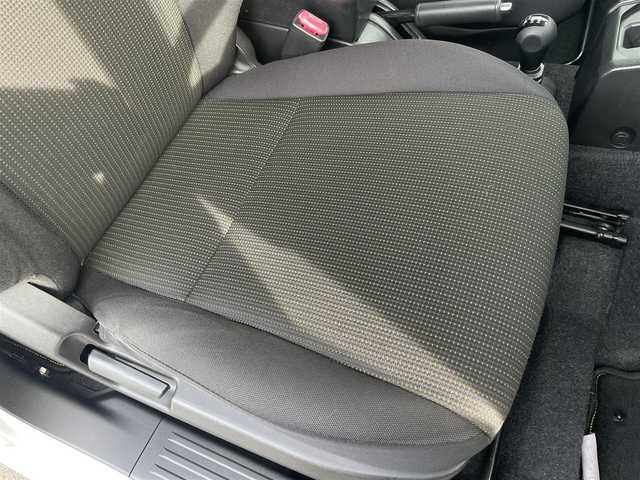 スズキ ジムニー XC 東京都 2020(令2)年 4.4万km シルキーシルバーメタリック 純正8インチナビ/（フルセグ/Bluetooth/CD/USB/ipod/AM/FM）/衝突軽減ブレーキ/レーンキープアシスト/クルーズコントロール/前席シートヒーター/バックカメラ/ビルトインETC/前後ドライブレコーダー/純正フロアマット/ヘッドライトウォッシャー/電格ミラー/フロントフォグランプ/ダウンヒルアシストコントロール/LEDヘッドライト/クルーズコントロール/新車保証書/ドアバイザー