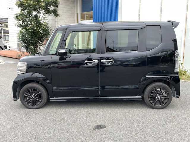 ホンダ Ｎ ＢＯＸ カスタム SSブラックSパッケージ 福島県 2017(平29)年 7.4万km クリスタルブラックパール (株)IDOMが運営する【じしゃロンいわき店】の自社ローン専用車両になります。こちらは現金またはオートローンご利用時の価格です。自社ローンご希望の方は別途その旨お申付け下さい/登録時走行距離73333km/ナビゲーション/バックカメラ/両側パワースライドドア/地上デジタルTV/プッシュスタート/スマートキー/シートヒーター/サイドバイザー/フロアマット