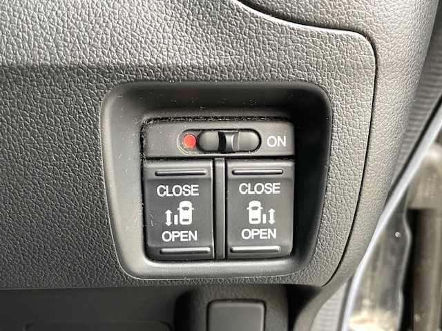 ホンダ Ｎ ＢＯＸ カスタム SSブラックSパッケージ 福島県 2017(平29)年 7.4万km クリスタルブラックパール (株)IDOMが運営する【じしゃロンいわき店】の自社ローン専用車両になります。こちらは現金またはオートローンご利用時の価格です。自社ローンご希望の方は別途その旨お申付け下さい/登録時走行距離73333km/ナビゲーション/バックカメラ/両側パワースライドドア/地上デジタルTV/プッシュスタート/スマートキー/シートヒーター/サイドバイザー/フロアマット