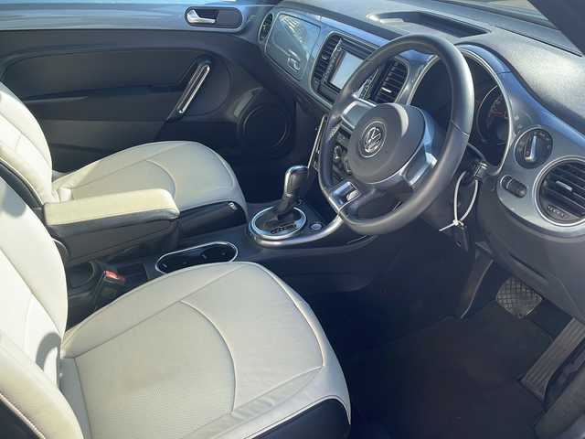 フォルクスワーゲン ザ・ビートル デザイン 静岡県 2016(平28)年 3万km グレーＭ /プッシュスタート//ディスチャージ//純正16インチAW//スマートキー//ETC//保証書//取説