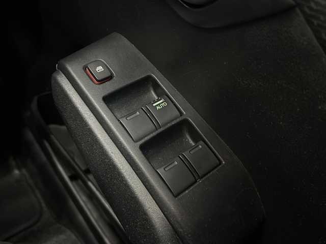 ホンダ フィット ハイブリット 静岡県 2013(平25)年 9.8万km プレミアムホワイトパール 純正ナビ/・AM/FM/・CD/DVD/・USB/・iPod/・SD/・ワンセグ/・VTR/主要装備/・１５インチ社外アルミ/・クルーズコントロール/・オートエアコン/・ＥＴＣ/・ＬＥＤヘッドライト/・ＥＣＯＮ/・純正フロアマット/・ウインカー付電格ミラー/・運転席オートパワーウィンドウ/・マニュアルレベリング