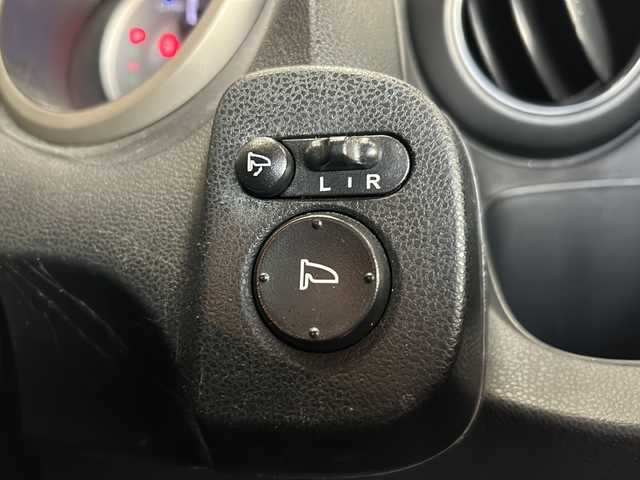 ホンダ フィット ハイブリット 静岡県 2013(平25)年 9.8万km プレミアムホワイトパール 純正ナビ/・AM/FM/・CD/DVD/・USB/・iPod/・SD/・ワンセグ/・VTR/主要装備/・１５インチ社外アルミ/・クルーズコントロール/・オートエアコン/・ＥＴＣ/・ＬＥＤヘッドライト/・ＥＣＯＮ/・純正フロアマット/・ウインカー付電格ミラー/・運転席オートパワーウィンドウ/・マニュアルレベリング