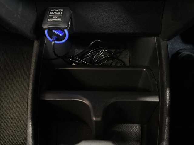 ホンダ フィット ハイブリット 静岡県 2013(平25)年 9.8万km プレミアムホワイトパール 純正ナビ/・AM/FM/・CD/DVD/・USB/・iPod/・SD/・ワンセグ/・VTR/主要装備/・１５インチ社外アルミ/・クルーズコントロール/・オートエアコン/・ＥＴＣ/・ＬＥＤヘッドライト/・ＥＣＯＮ/・純正フロアマット/・ウインカー付電格ミラー/・運転席オートパワーウィンドウ/・マニュアルレベリング