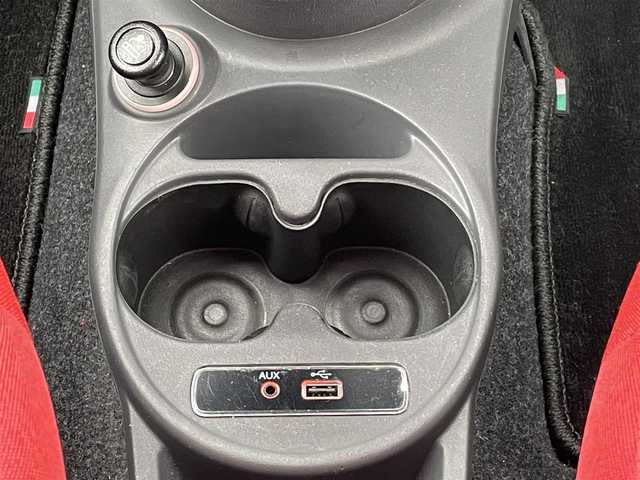 フィアット ５００ 1．2 ポップ 岐阜県 2017(平29)年 2.9万km パソドプレレッド ワンオーナー/純正ディスプレイオーディオ/【AM/FM．AUX.USB】/ナビ/純正フロアマット/横滑り防止装置/ABS/ドアバイザー/フォグライト/リモコンキー/積込スタッドレスタイヤ/保証書/取扱説明書/スペアキー