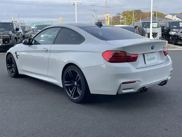 ＢＭＷ Ｍ４ クーペ 東京都 2016(平28)年 4.2万km アルピンホワイトⅢ アダプティブＭサスペンション/・Ｍライト・アロイ・ホイール・ダブルスポーク・スタイリング/４３７Ｍ １９インチ鍛造ホイール/ドライビングアシスト/・衝突軽減ブレーキ/・レーンアシスト/純正HDDナビ/・ ｉＤｒｉｖｅシステム/・ ＨＤＤナビゲーション（ＶＩＣＳ３メディア対応）/・ ８，８インチ ワイド・コントロール・ディスプレイ/・ ｉＤｒｉｖｅコントローラー/・ プログラマブル・ボタン/・ オーディオ・ビジュアル・システム/・ ハンズフリーテレフォンシステム/・ ＵＳＢオーディオ・インターフェイス/・ スピーチ・コントロール（音声入力システム）/・純正フルセグTV/バックカメラ/障害物センサー/レザーシート /シートヒーター/カーボンインテリア/HUD/360度＋リア ドライブレコーダー