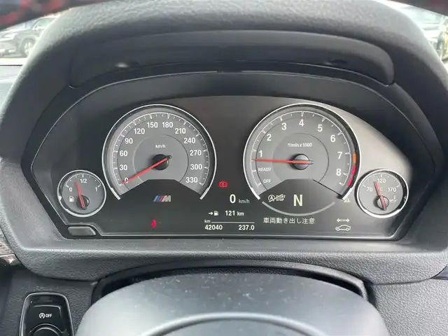 ＢＭＷ Ｍ４ クーペ 東京都 2016(平28)年 4.2万km アルピンホワイトⅢ アダプティブＭサスペンション/・Ｍライト・アロイ・ホイール・ダブルスポーク・スタイリング/４３７Ｍ １９インチ鍛造ホイール/ドライビングアシスト/・衝突軽減ブレーキ/・レーンアシスト/純正HDDナビ/・ ｉＤｒｉｖｅシステム/・ ＨＤＤナビゲーション（ＶＩＣＳ３メディア対応）/・ ８，８インチ ワイド・コントロール・ディスプレイ/・ ｉＤｒｉｖｅコントローラー/・ プログラマブル・ボタン/・ オーディオ・ビジュアル・システム/・ ハンズフリーテレフォンシステム/・ ＵＳＢオーディオ・インターフェイス/・ スピーチ・コントロール（音声入力システム）/・純正フルセグTV/バックカメラ/障害物センサー/レザーシート /シートヒーター/カーボンインテリア/HUD/360度＋リア ドライブレコーダー