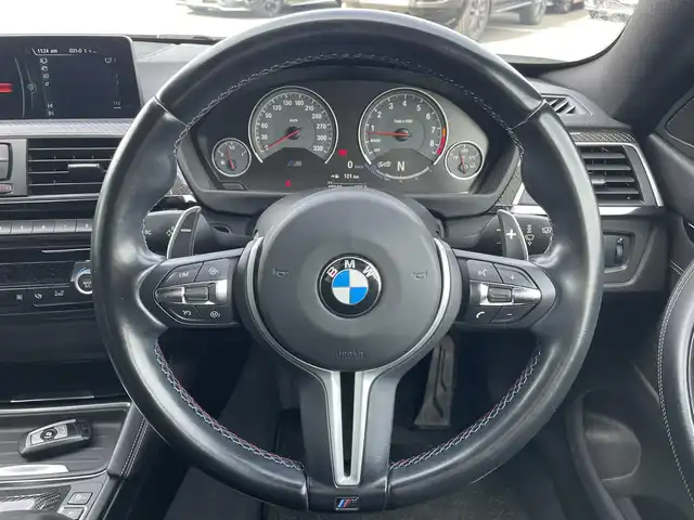 ＢＭＷ Ｍ４ クーペ 東京都 2016(平28)年 4.2万km アルピンホワイトⅢ アダプティブＭサスペンション/・Ｍライト・アロイ・ホイール・ダブルスポーク・スタイリング/４３７Ｍ １９インチ鍛造ホイール/ドライビングアシスト/・衝突軽減ブレーキ/・レーンアシスト/純正HDDナビ/・ ｉＤｒｉｖｅシステム/・ ＨＤＤナビゲーション（ＶＩＣＳ３メディア対応）/・ ８，８インチ ワイド・コントロール・ディスプレイ/・ ｉＤｒｉｖｅコントローラー/・ プログラマブル・ボタン/・ オーディオ・ビジュアル・システム/・ ハンズフリーテレフォンシステム/・ ＵＳＢオーディオ・インターフェイス/・ スピーチ・コントロール（音声入力システム）/・純正フルセグTV/バックカメラ/障害物センサー/レザーシート /シートヒーター/カーボンインテリア/HUD/360度＋リア ドライブレコーダー