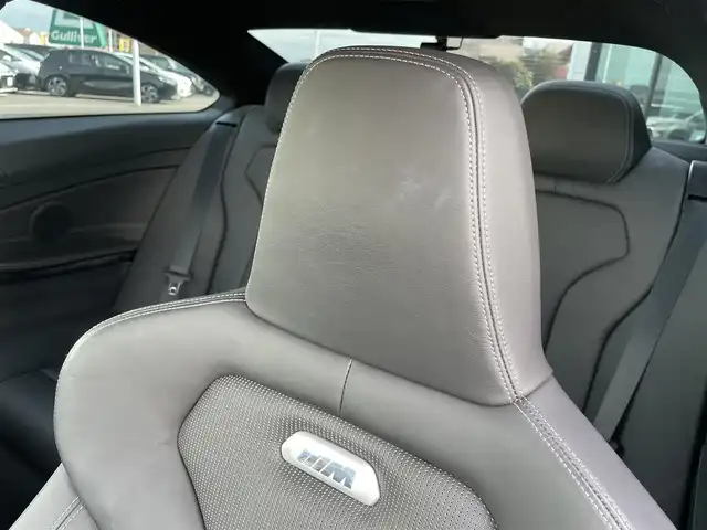 ＢＭＷ Ｍ４ クーペ 東京都 2016(平28)年 4.2万km アルピンホワイトⅢ アダプティブＭサスペンション/・Ｍライト・アロイ・ホイール・ダブルスポーク・スタイリング/４３７Ｍ １９インチ鍛造ホイール/ドライビングアシスト/・衝突軽減ブレーキ/・レーンアシスト/純正HDDナビ/・ ｉＤｒｉｖｅシステム/・ ＨＤＤナビゲーション（ＶＩＣＳ３メディア対応）/・ ８，８インチ ワイド・コントロール・ディスプレイ/・ ｉＤｒｉｖｅコントローラー/・ プログラマブル・ボタン/・ オーディオ・ビジュアル・システム/・ ハンズフリーテレフォンシステム/・ ＵＳＢオーディオ・インターフェイス/・ スピーチ・コントロール（音声入力システム）/・純正フルセグTV/バックカメラ/障害物センサー/レザーシート /シートヒーター/カーボンインテリア/HUD/360度＋リア ドライブレコーダー