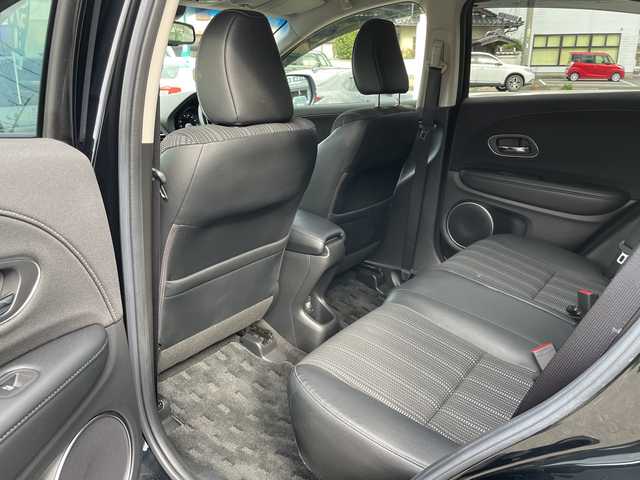 ホンダ ヴェゼル ハイブリッド Z ホンダセンシング 山口県 2017(平29)年 8.9万km クリスタルブラックパール 純正ナビ/DVD/CD/BT/USB/HDMI/フルセグTV/バックカメラ/ハーフレザーシート/前席シートヒーター/純正LEDヘッドライト/純正フォグランプ/オートライト/純正17インチアルミホイール/革巻きステアリング/ステアリングスイッチ/クルーズコントロール/パドルシフト/衝突被害軽減ブレーキ/LKA/横滑り防止/オートパーキングホールド/ルーフレール/スマートキー×２/ビルトインETC/ドライブレコーダー/純正フロアマット/純正ドアバイザー/電動格納ウインカードアミラー(オート機能付き)