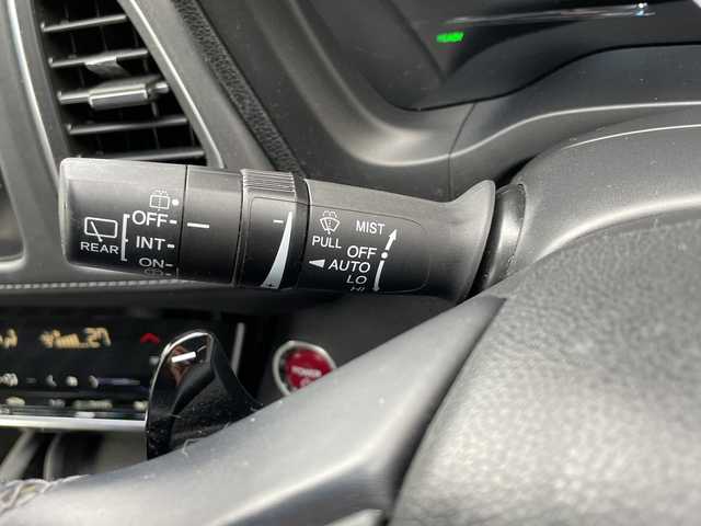 ホンダ ヴェゼル ハイブリッド Z ホンダセンシング 山口県 2017(平29)年 8.9万km クリスタルブラックパール 純正ナビ/DVD/CD/BT/USB/HDMI/フルセグTV/バックカメラ/ハーフレザーシート/前席シートヒーター/純正LEDヘッドライト/純正フォグランプ/オートライト/純正17インチアルミホイール/革巻きステアリング/ステアリングスイッチ/クルーズコントロール/パドルシフト/衝突被害軽減ブレーキ/LKA/横滑り防止/オートパーキングホールド/ルーフレール/スマートキー×２/ビルトインETC/ドライブレコーダー/純正フロアマット/純正ドアバイザー/電動格納ウインカードアミラー(オート機能付き)