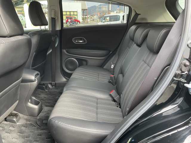 ホンダ ヴェゼル ハイブリッド Z ホンダセンシング 山口県 2017(平29)年 8.9万km クリスタルブラックパール 純正ナビ/DVD/CD/BT/USB/HDMI/フルセグTV/バックカメラ/ハーフレザーシート/前席シートヒーター/純正LEDヘッドライト/純正フォグランプ/オートライト/純正17インチアルミホイール/革巻きステアリング/ステアリングスイッチ/クルーズコントロール/パドルシフト/衝突被害軽減ブレーキ/LKA/横滑り防止/オートパーキングホールド/ルーフレール/スマートキー×２/ビルトインETC/ドライブレコーダー/純正フロアマット/純正ドアバイザー/電動格納ウインカードアミラー(オート機能付き)