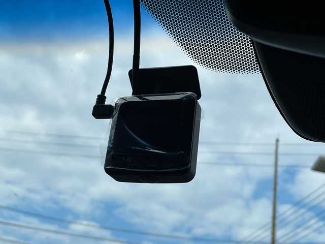 ホンダ ヴェゼル ハイブリッド Z ホンダセンシング 山口県 2017(平29)年 8.9万km クリスタルブラックパール 純正ナビ/DVD/CD/BT/USB/HDMI/フルセグTV/バックカメラ/ハーフレザーシート/前席シートヒーター/純正LEDヘッドライト/純正フォグランプ/オートライト/純正17インチアルミホイール/革巻きステアリング/ステアリングスイッチ/クルーズコントロール/パドルシフト/衝突被害軽減ブレーキ/LKA/横滑り防止/オートパーキングホールド/ルーフレール/スマートキー×２/ビルトインETC/ドライブレコーダー/純正フロアマット/純正ドアバイザー/電動格納ウインカードアミラー(オート機能付き)