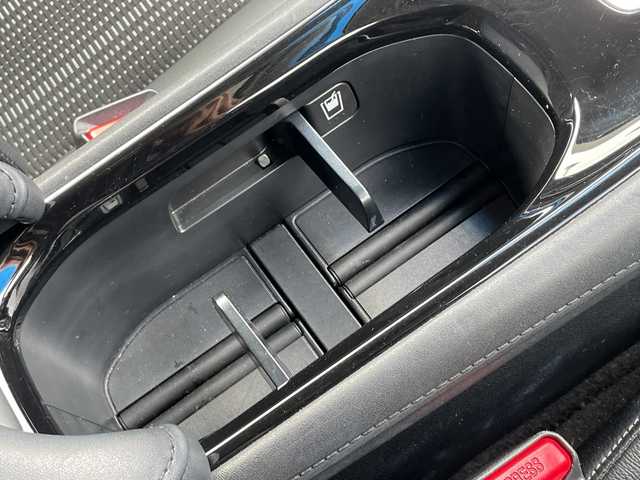 ホンダ ヴェゼル ハイブリッド Z ホンダセンシング 山口県 2017(平29)年 8.9万km クリスタルブラックパール 純正ナビ/DVD/CD/BT/USB/HDMI/フルセグTV/バックカメラ/ハーフレザーシート/前席シートヒーター/純正LEDヘッドライト/純正フォグランプ/オートライト/純正17インチアルミホイール/革巻きステアリング/ステアリングスイッチ/クルーズコントロール/パドルシフト/衝突被害軽減ブレーキ/LKA/横滑り防止/オートパーキングホールド/ルーフレール/スマートキー×２/ビルトインETC/ドライブレコーダー/純正フロアマット/純正ドアバイザー/電動格納ウインカードアミラー(オート機能付き)