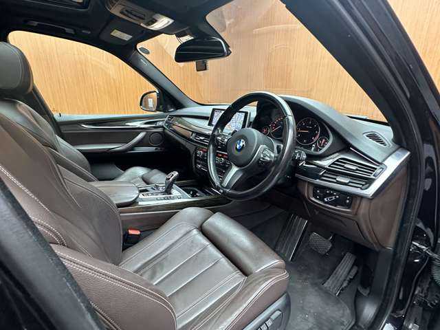 ＢＭＷ Ｘ５ xDrive 35d Mスポーツ 千葉県 2015(平27)年 7.7万km カーボンブラックM ７人乗り　/ＡＣＣ　/茶革シート/サンルーフ　/ナビ/バックカメラ　/パワーシート　/シートヒーター　/パワーバックドア