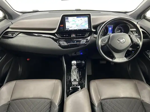トヨタ Ｃ－ＨＲ G 福岡県 2017(平29)年 5.7万km ホワイトパールクリスタルシャイン モデリスタエアロ　/純正ナビ（ＢＴ，フルセグＴＶ）　/バックカメラ　/前後ドラレコ　/ビルトインＥＴＣ　/ＡＣＣ　/コーナーセンサー　/衝突軽減ブレーキ　/レーンキープ　/ＢＳＭ　/ハーフレザー　/シートヒーター　/ＬＥＤ