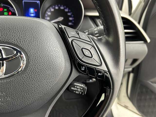 トヨタ Ｃ－ＨＲ G 福岡県 2017(平29)年 5.7万km ホワイトパールクリスタルシャイン モデリスタエアロ　/純正ナビ（ＢＴ，フルセグＴＶ）　/バックカメラ　/前後ドラレコ　/ビルトインＥＴＣ　/ＡＣＣ　/コーナーセンサー　/衝突軽減ブレーキ　/レーンキープ　/ＢＳＭ　/ハーフレザー　/シートヒーター　/ＬＥＤ