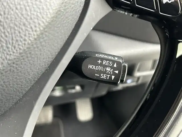 トヨタ Ｃ－ＨＲ G 福岡県 2017(平29)年 5.7万km ホワイトパールクリスタルシャイン モデリスタエアロ　/純正ナビ（ＢＴ，フルセグＴＶ）　/バックカメラ　/前後ドラレコ　/ビルトインＥＴＣ　/ＡＣＣ　/コーナーセンサー　/衝突軽減ブレーキ　/レーンキープ　/ＢＳＭ　/ハーフレザー　/シートヒーター　/ＬＥＤ